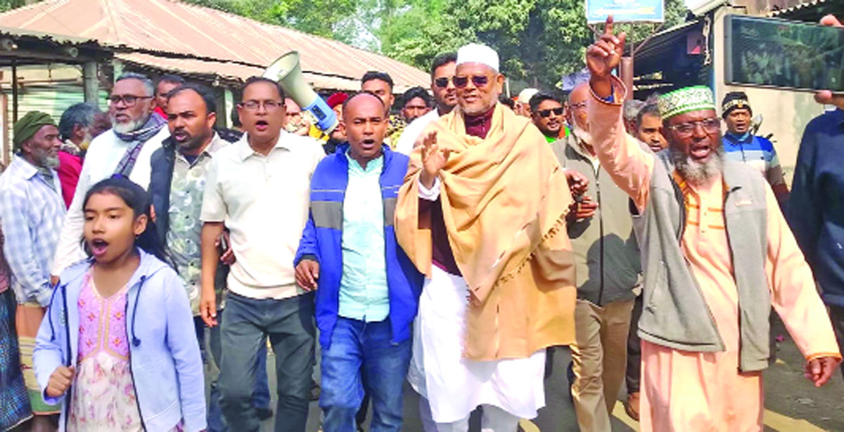 বগুড়া-১ আসনের বিএনপি প্রার্থী কাজী রফিকুল ইসলাম গতকাল ভেলাবাড়ী ইউনিয়ানের বিভিন্ন গ্রামে গণসংযোগ করেন